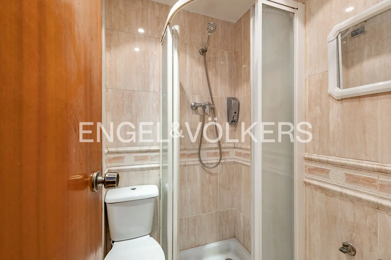 Badezimmer von Wohnung zum Verkauf in Molins de Rei mit Klimaanlage, Heizung und Parkett