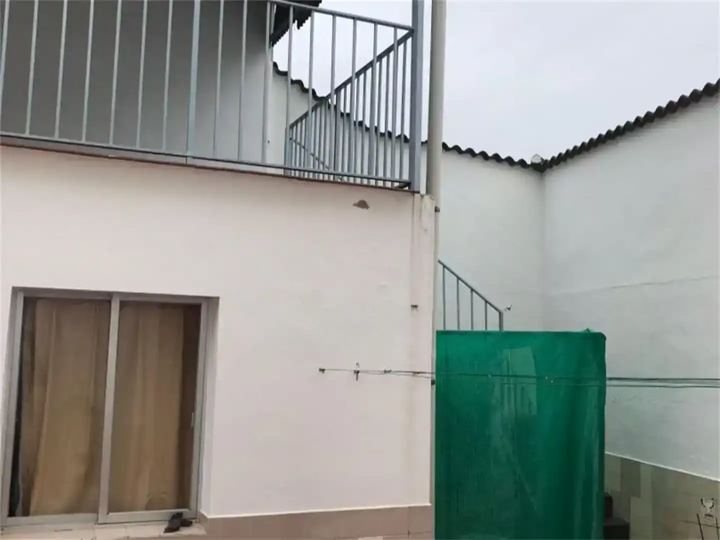 Vista exterior de Casa adosada en venda en Miajadas amb Balcó