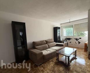 Living room of Flat to rent in  Madrid Capital  with Air Conditioner, Heating and Parquet flooring