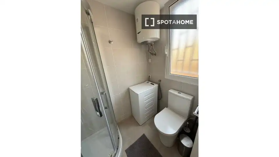 Bathroom of Flat for rent in Barcelona  with Air Conditioner, Heating and Furnished