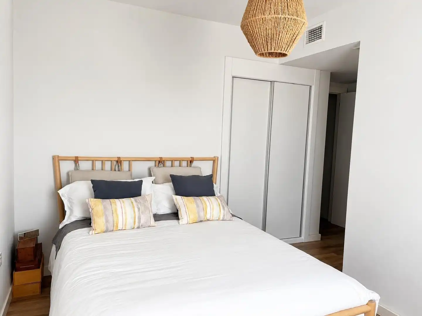 Habitación de Ático en venta en Almería con Aire acondicionado, Calefacción y Jardín privado