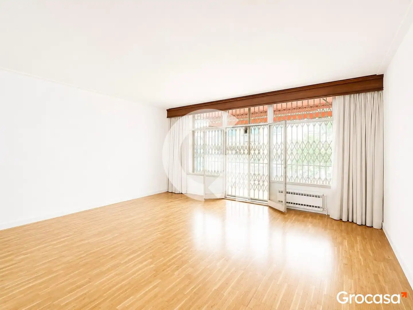 Sala d'estar de Pis en venda en Barcelona amb Calefacció, Terrassa i Forn