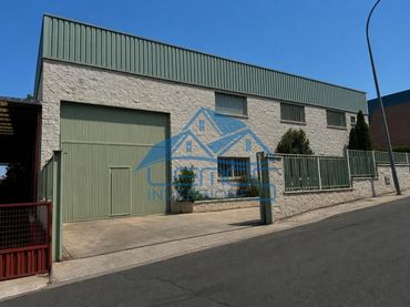 Industrial building for sale in Calle del Jarama