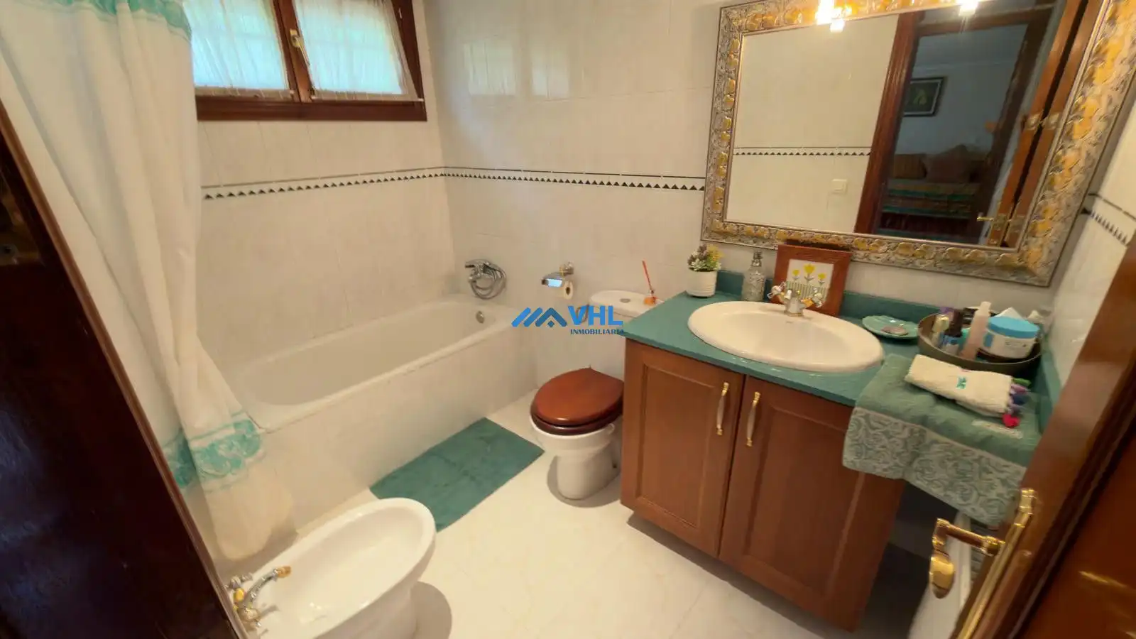 Bathroom of Houses for sale in Castro-Urdiales  with Heating, Private garden and Balcony