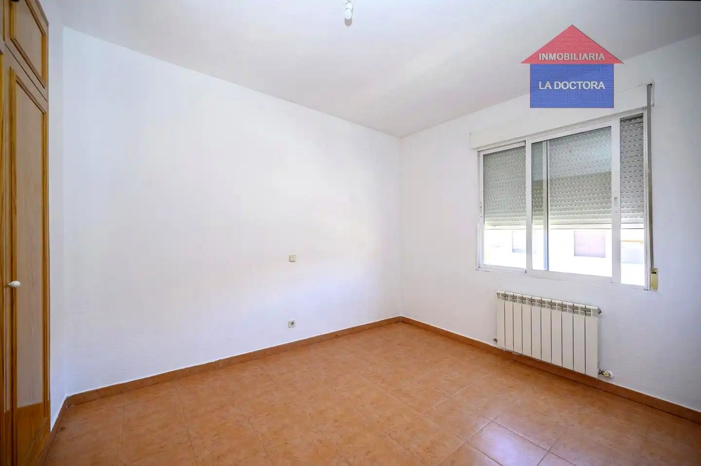 Dormitori de Casa adosada en venda en Camarena amb Calefacció, Jardí privat i Terrassa