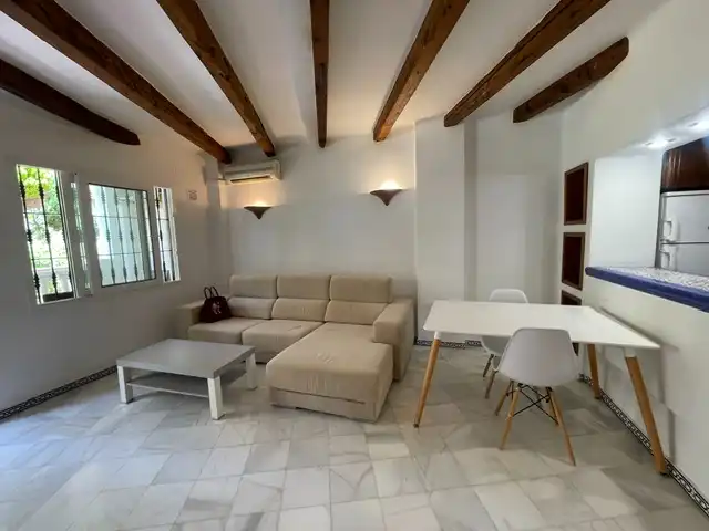 Wohnzimmer von Erdgeschoss zum Verkauf in Torrevieja mit Klimaanlage, Heizung und Terrasse