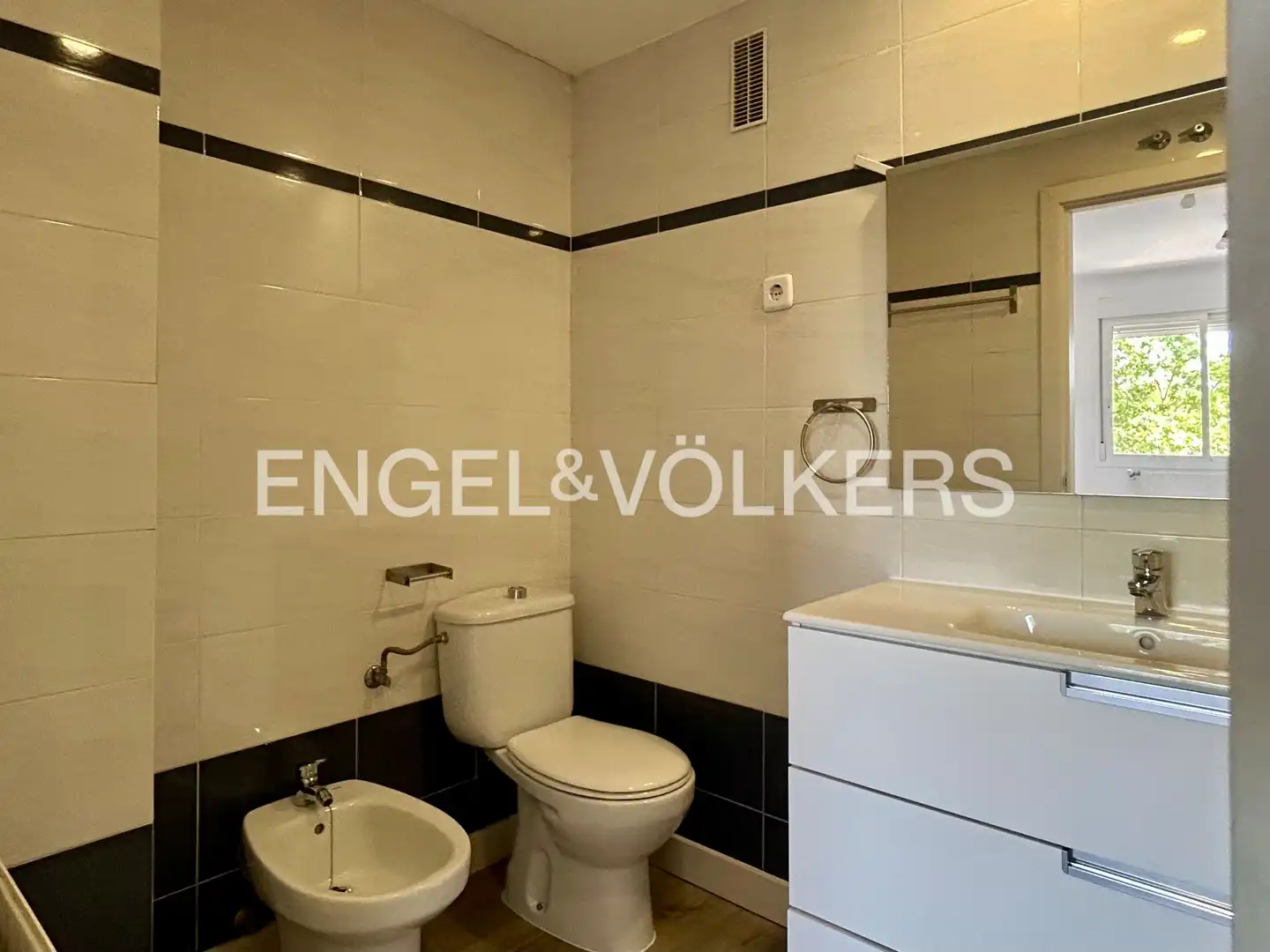 Bathroom of Flat for sale in Alcobendas  with Heating, Storage room and Swimming Pool