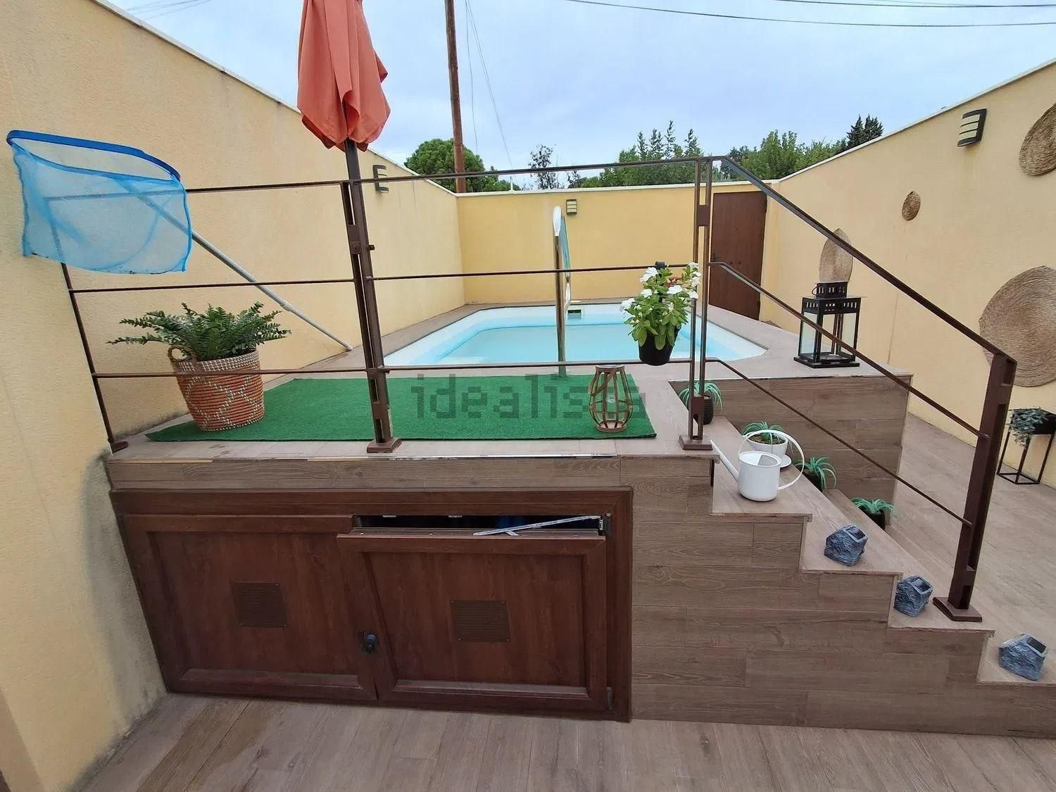 Piscina de Casa adosada en venta en San Román de los Montes con Aire acondicionado, Calefacción y Jardín privado