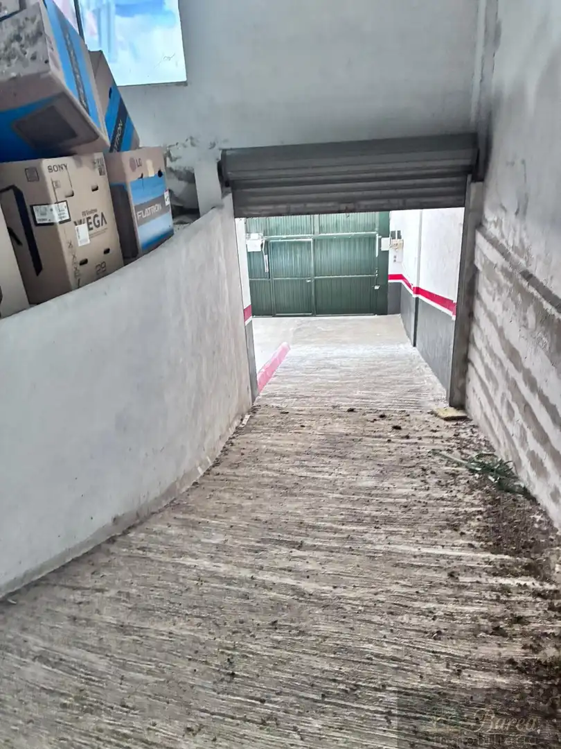 Parkplatz von Garage zum Verkauf in Rute