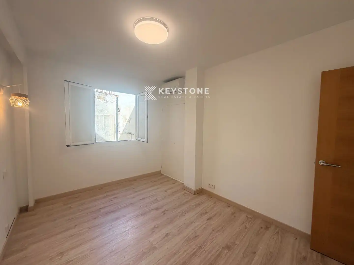 Schlafzimmer von Dachboden zur Miete in  Palma de Mallorca mit Klimaanlage und Terrasse
