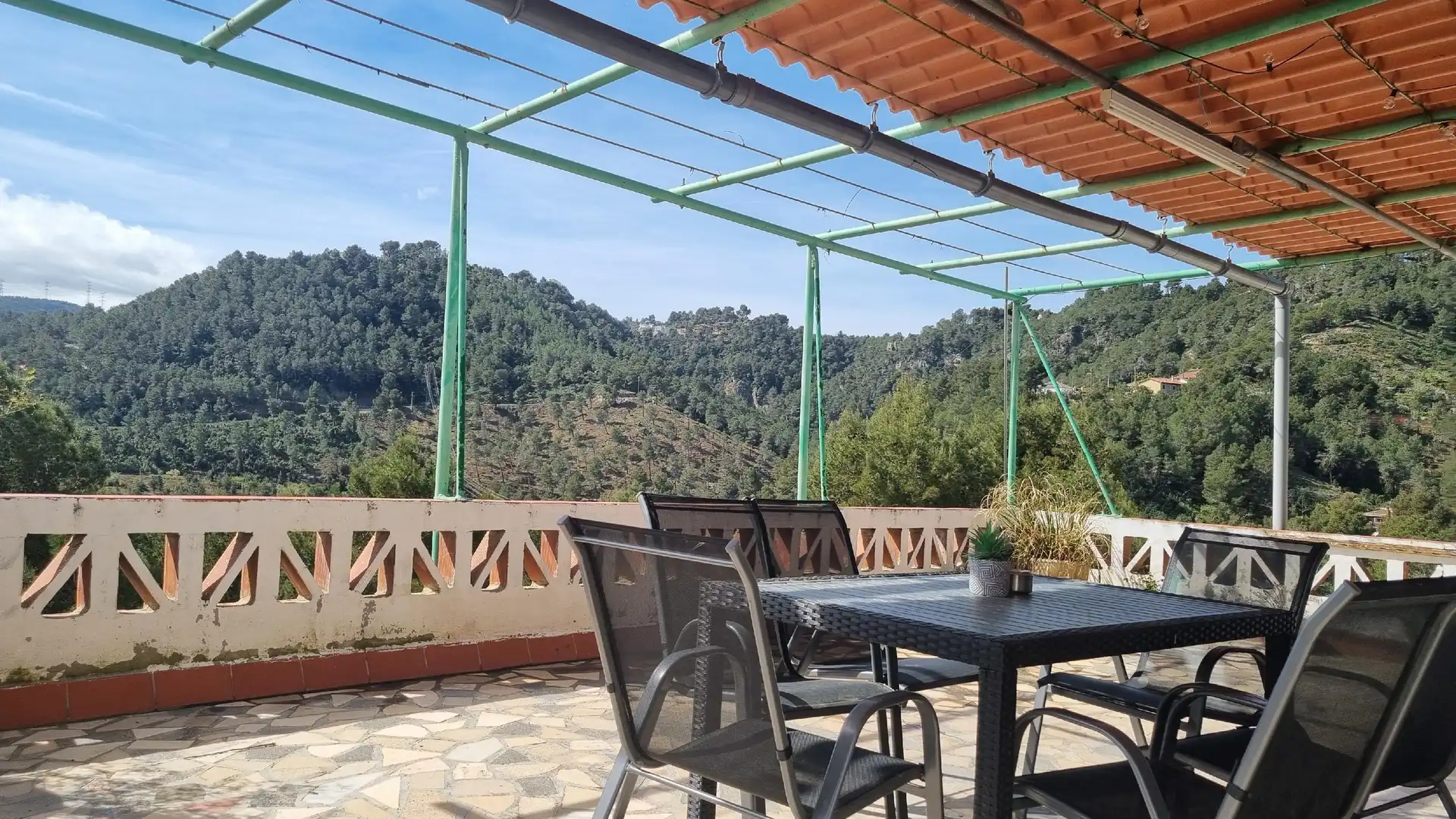 Terrassa de Casa o xalet en venda en Vallirana amb Terrassa i Piscina