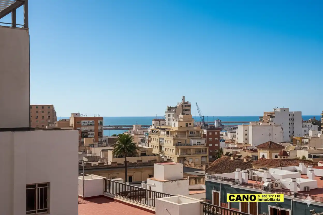 Piso en venta en Paseo de Almeria, Centro