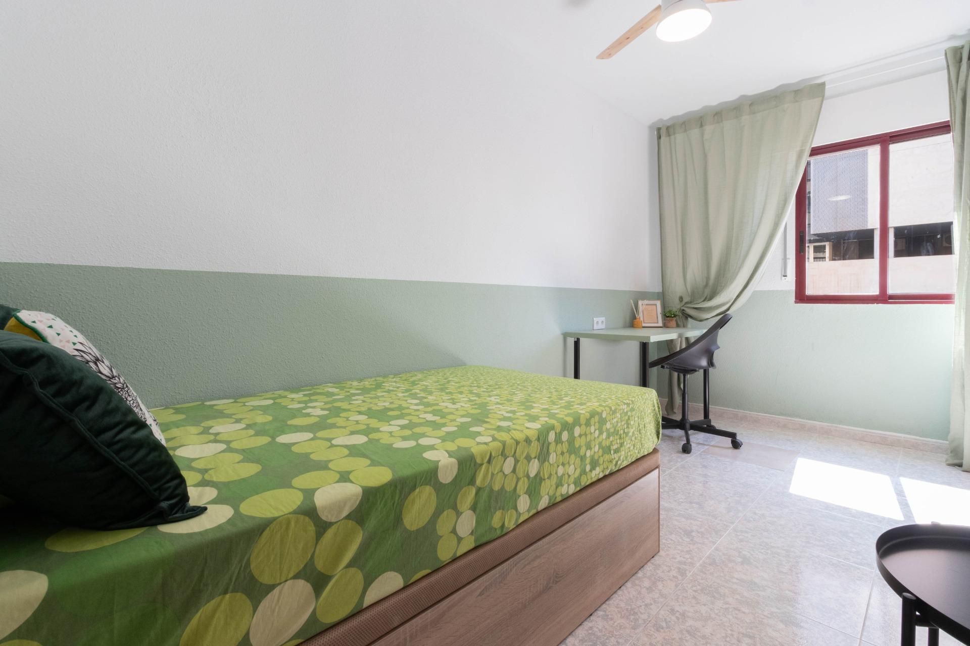 Pis per a compartir a Calle DEVESA, Altozano - Conde Lumiares, Campoamor - Altozano