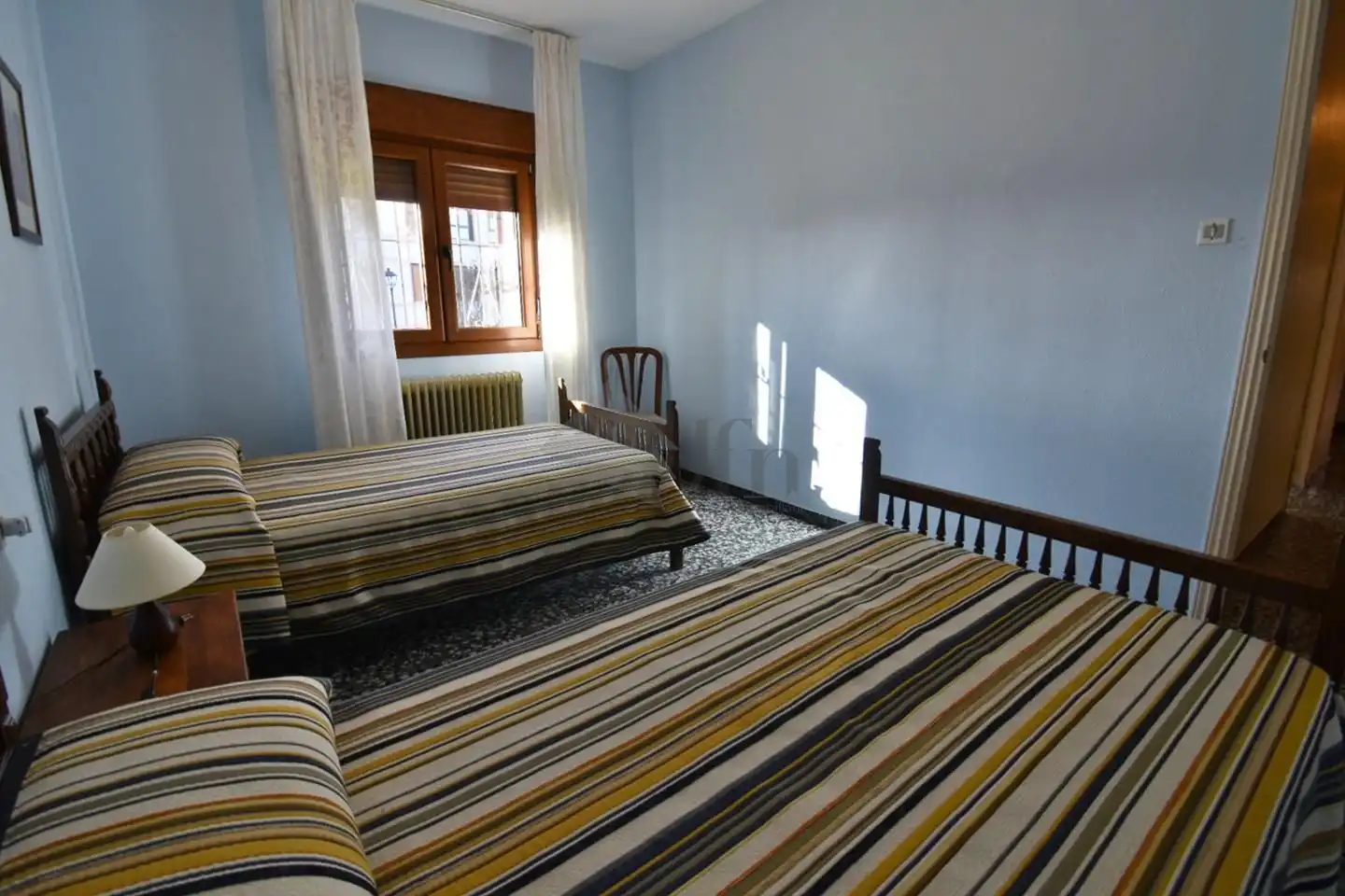 Dormitori de Casa o xalet en venda en Olmedo amb Calefacció, Jardí privat i Moblat