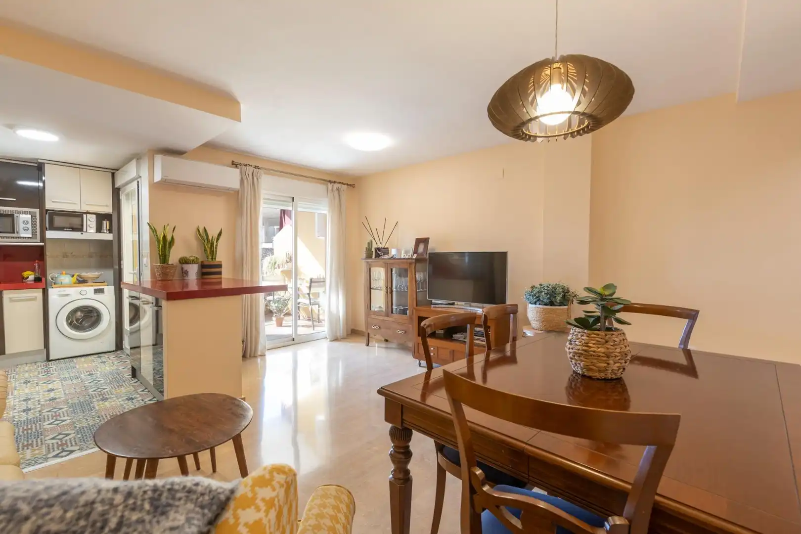 Living room of Flat for sale in Churriana de la Vega  with Air Conditioner, Terrace and Balcony