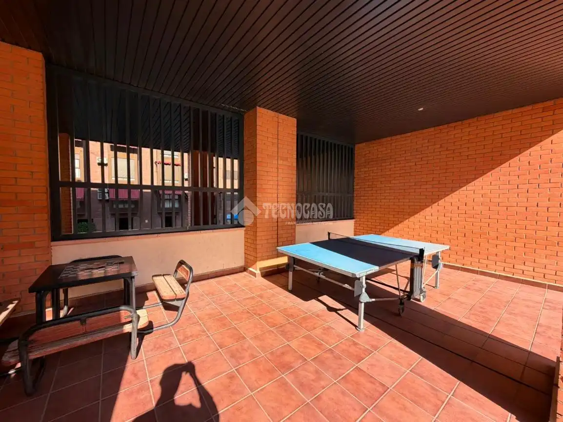 Terrassa de Pis en venda en Madrid amb Calefacció i Piscina comunitària