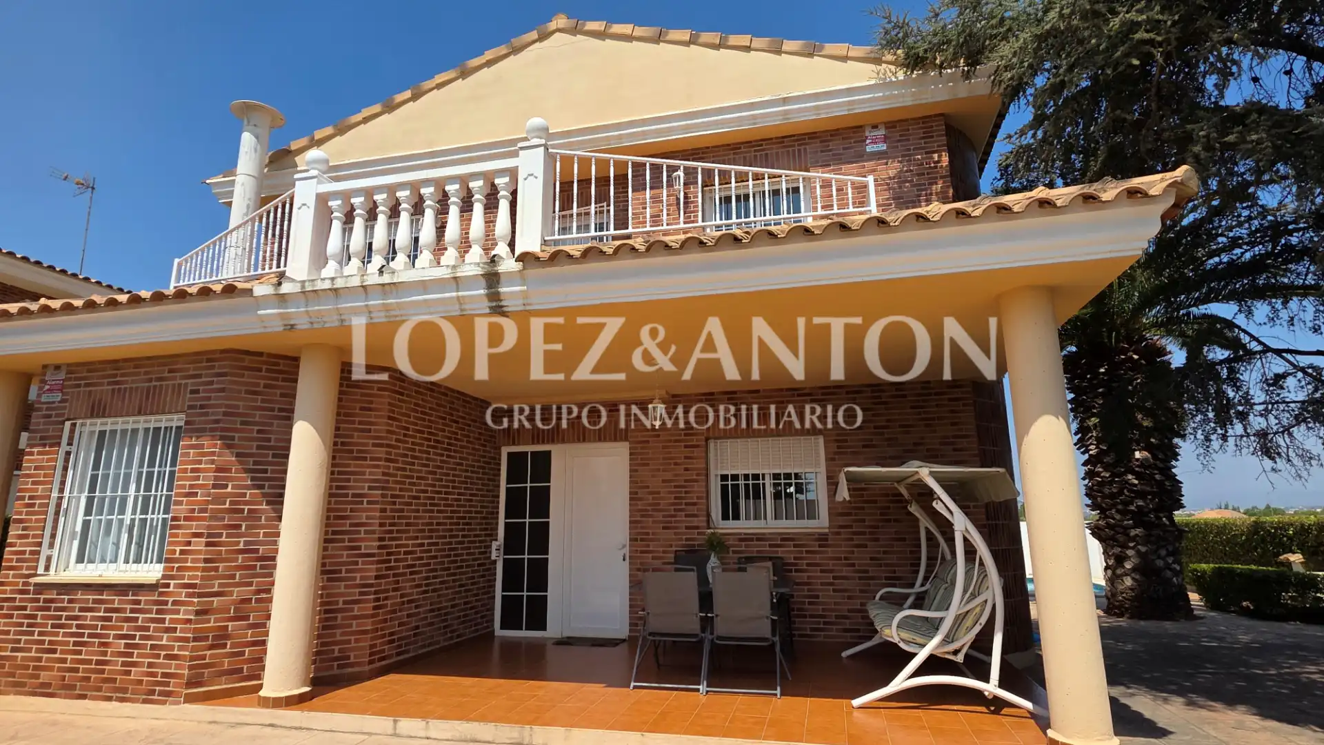 Vista exterior de Casa o chalet en venta en L'Eliana con Aire acondicionado, Calefacción y Jardín privado