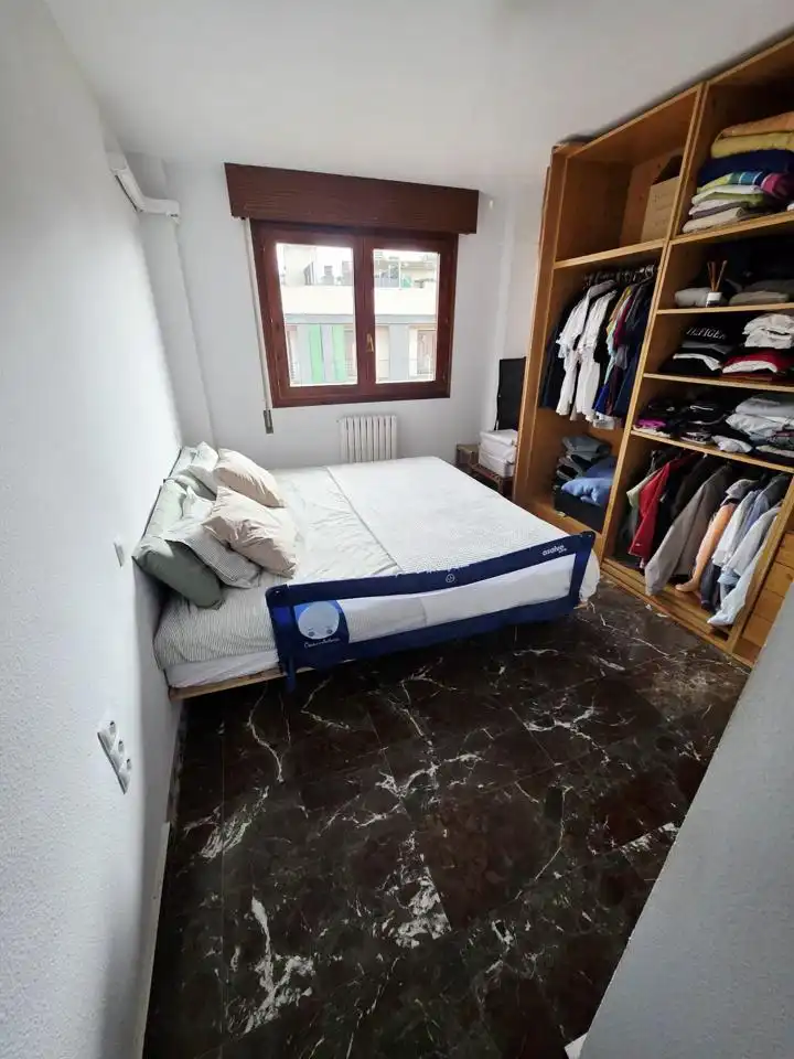 Habitación de Piso en venta en Zaragoza con Aire acondicionado, Calefacción y Jardín privado