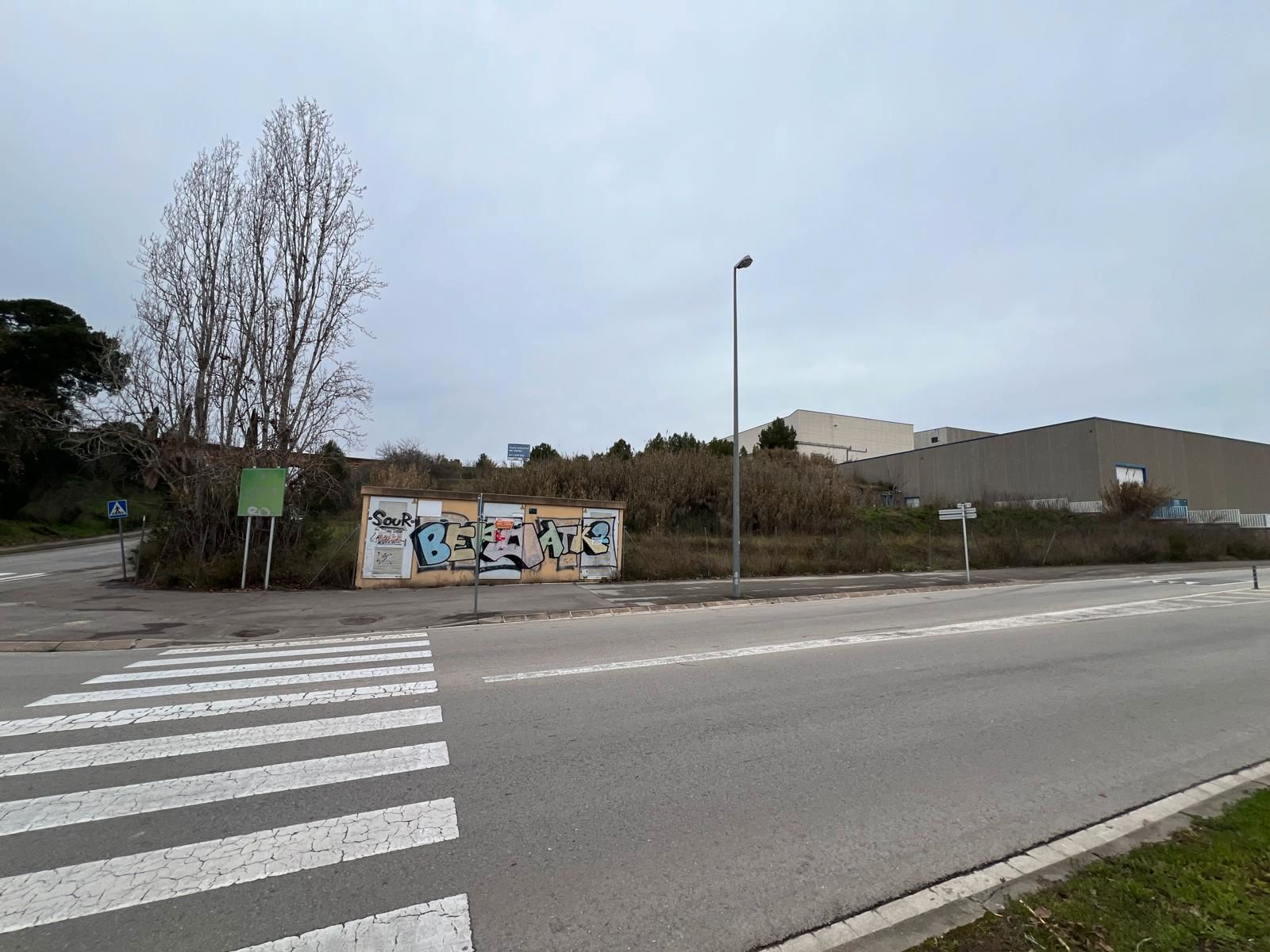 Vista exterior de Terreny industrial en venda en Rubí