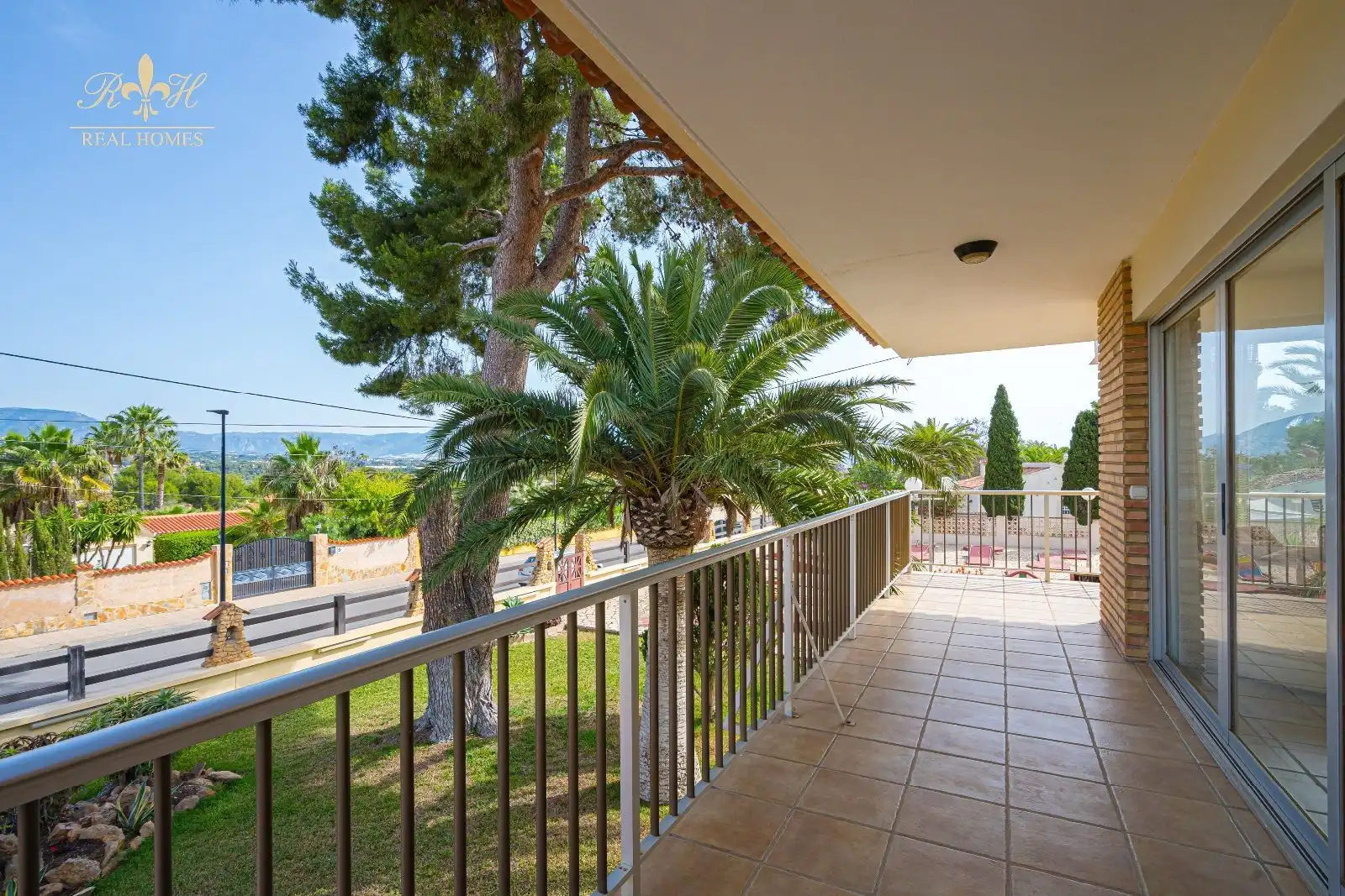 Vista exterior de Casa o xalet en venda en L'Alfàs del Pi amb Aire condicionat, Terrassa i Traster