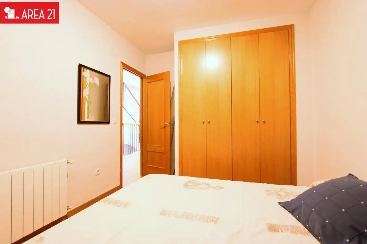 Bedroom of Detached homes for rent in La Pobla de Vallbona  with Air Conditioner, Heating and Terrace