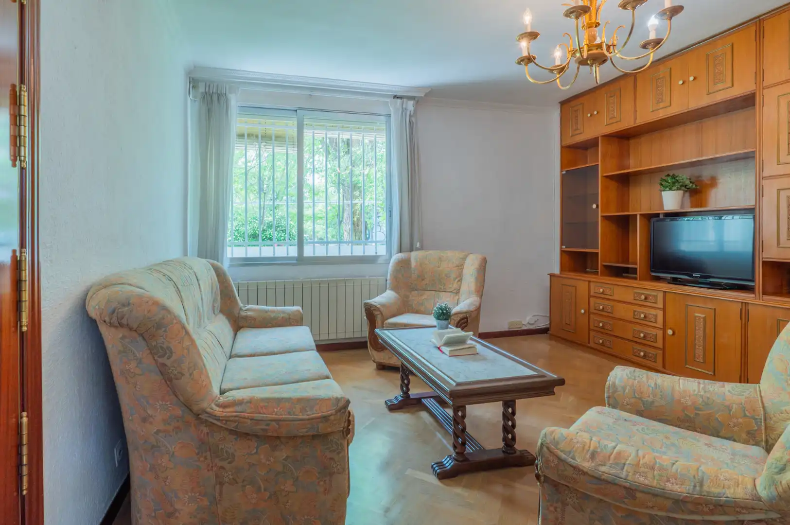 Sala de estar de Piso en venta en  Madrid Capital con Calefacción, Parquet y Horno