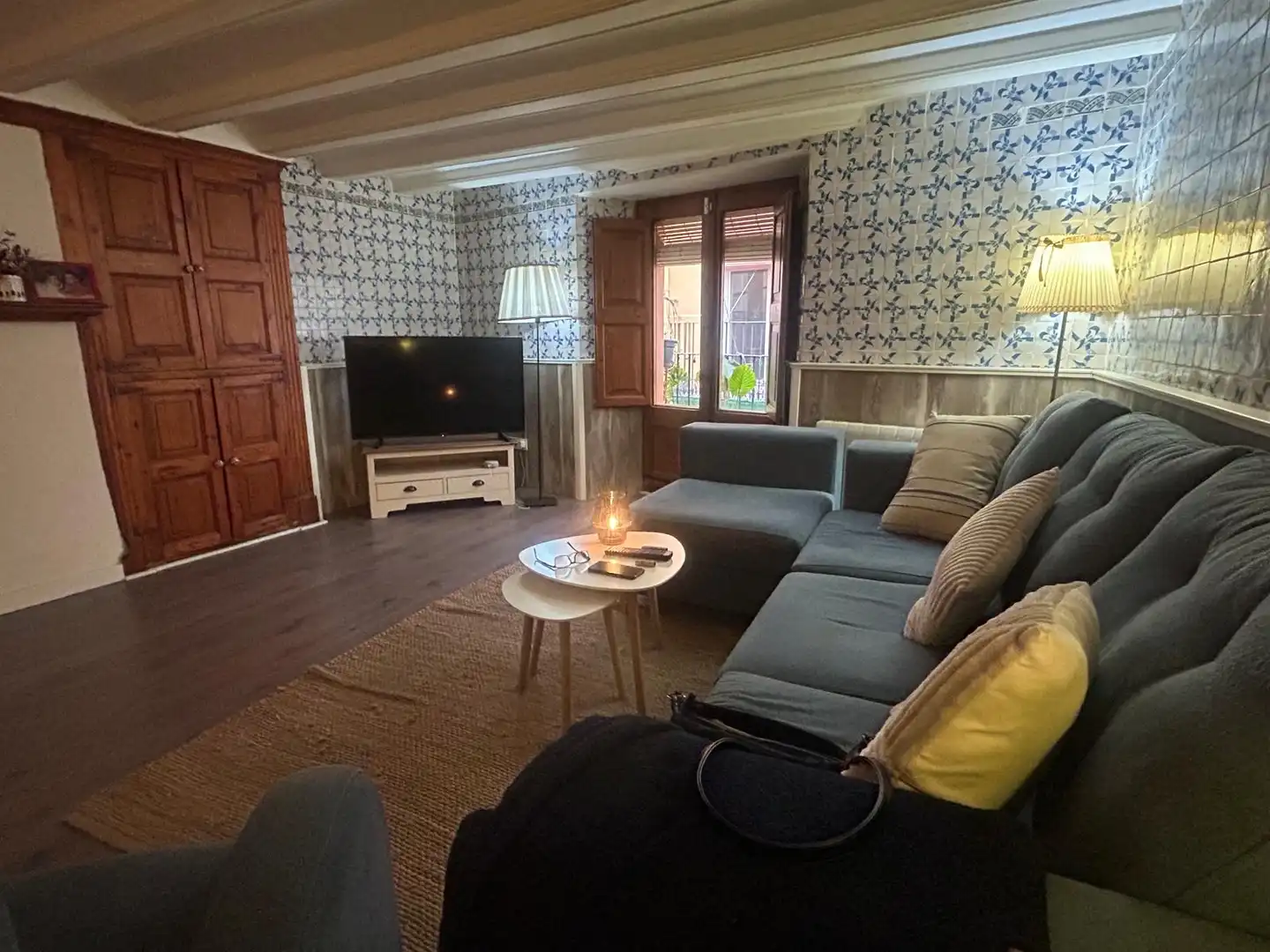 Sala de estar de Piso en venta en Vilanova i la Geltrú con Microondas y Balcón