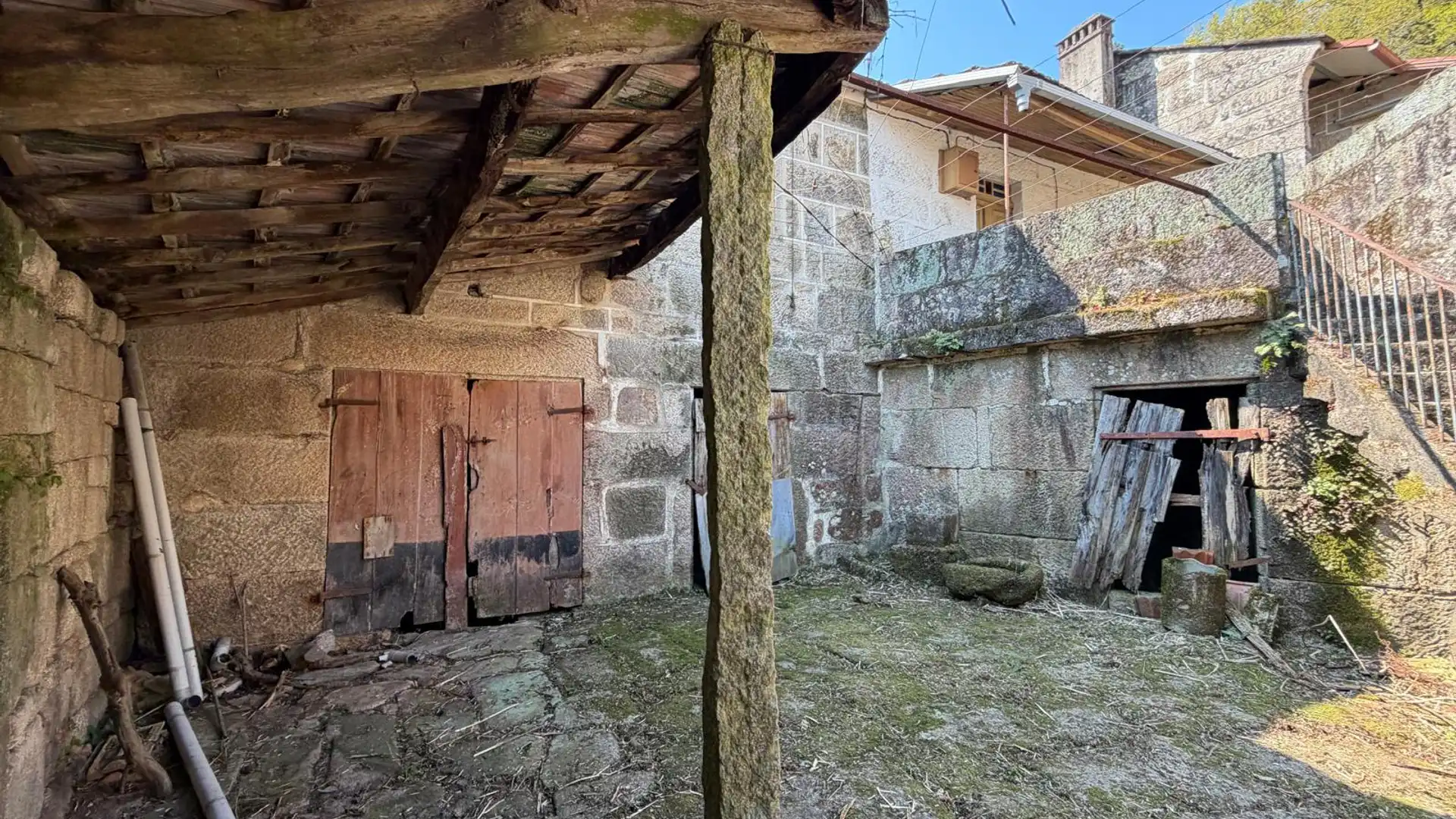 Exterior view of Single-family semi-detached for sale in Covelo  with Private garden and Balcony