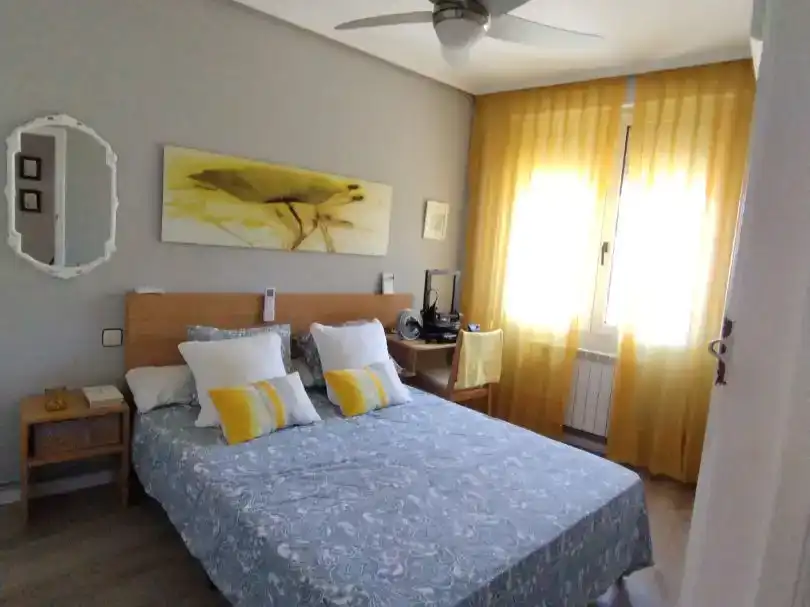 Schlafzimmer von Wohnung zur Miete in Cervera del Río Alhama mit Klimaanlage