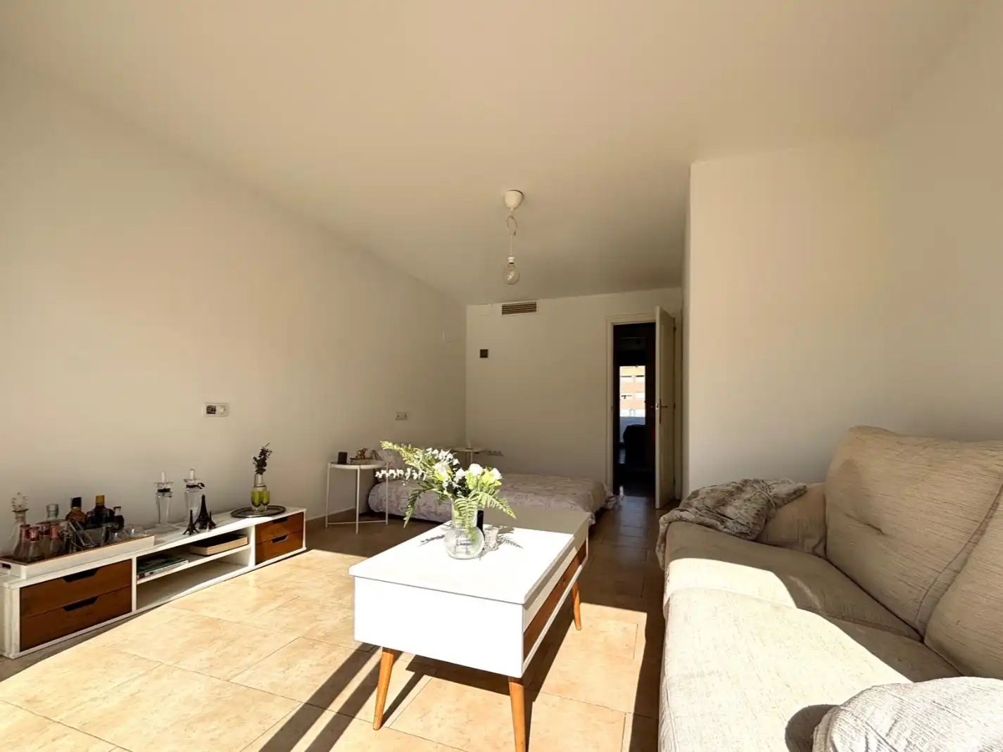 Sala d'estar de Casa o xalet en venda en Sabadell amb Aire condicionat, Terrassa i Balcó