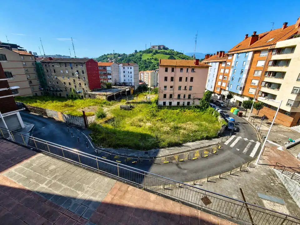 Vista exterior de Pis en venda en Santurtzi  amb Calefacció i Terrassa