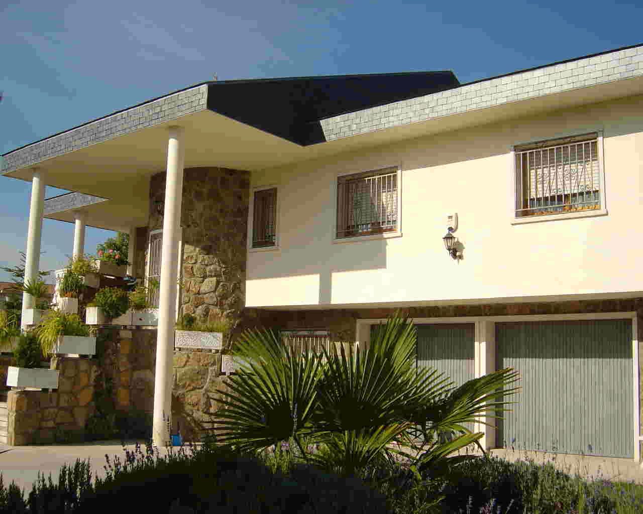 Vista exterior de Casa o xalet en venda en Alpedrete amb Aire condicionat, Calefacció i Jardí privat