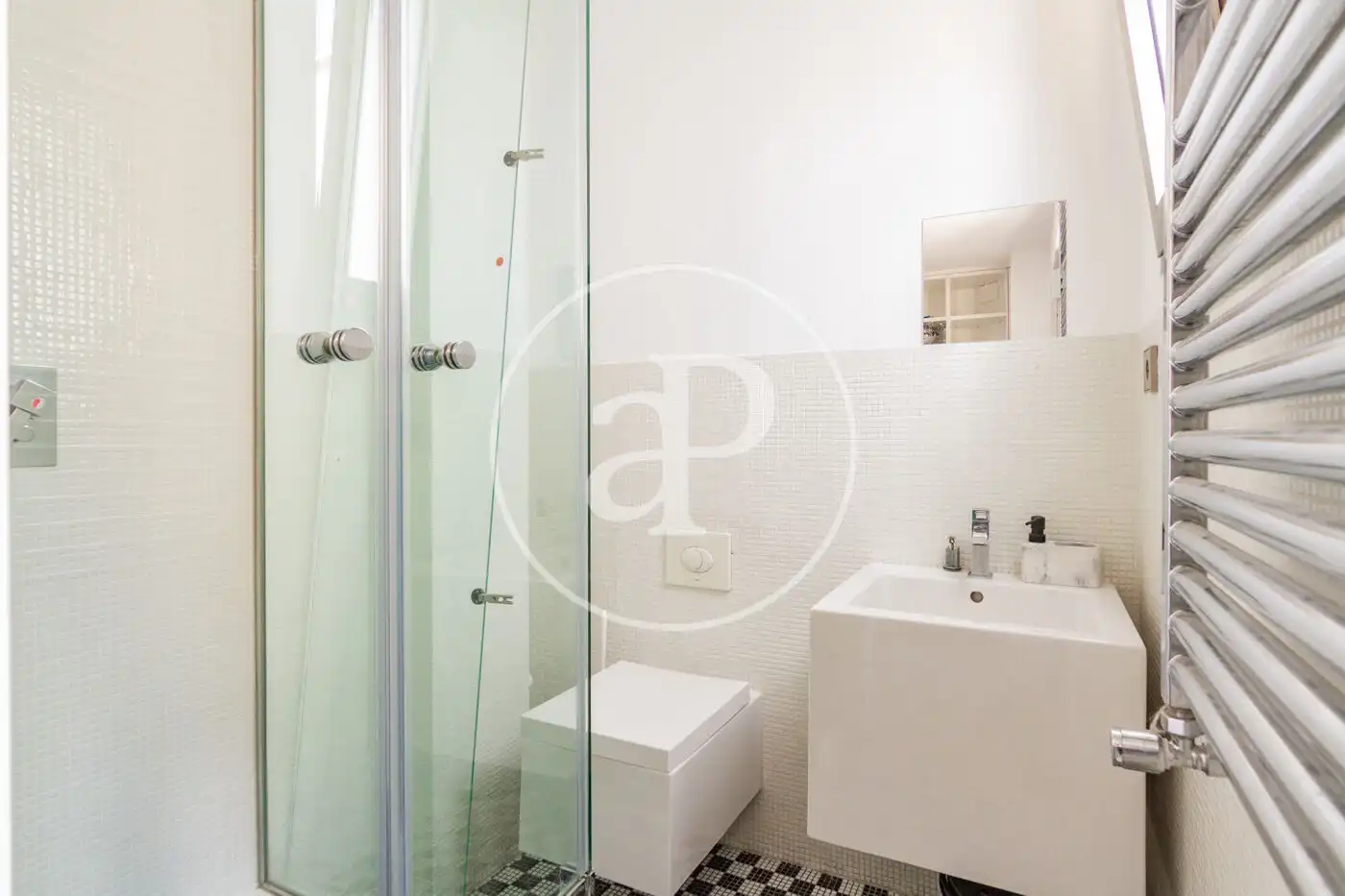 Baño de Ático en venta en Madrid con Aire acondicionado, Calefacción y Jardín privado