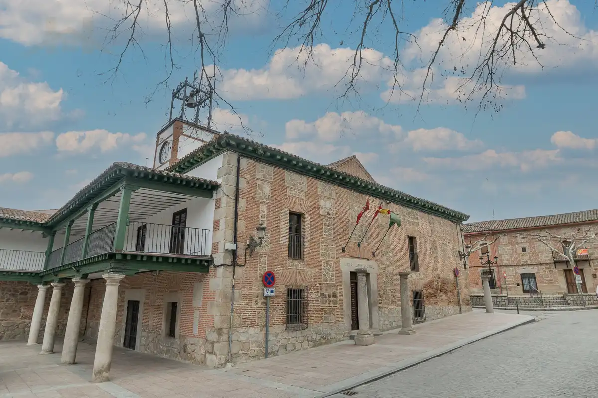Vista exterior de Casa adosada en venta en Villa del Prado con Aire acondicionado, Jardín privado y Piscina