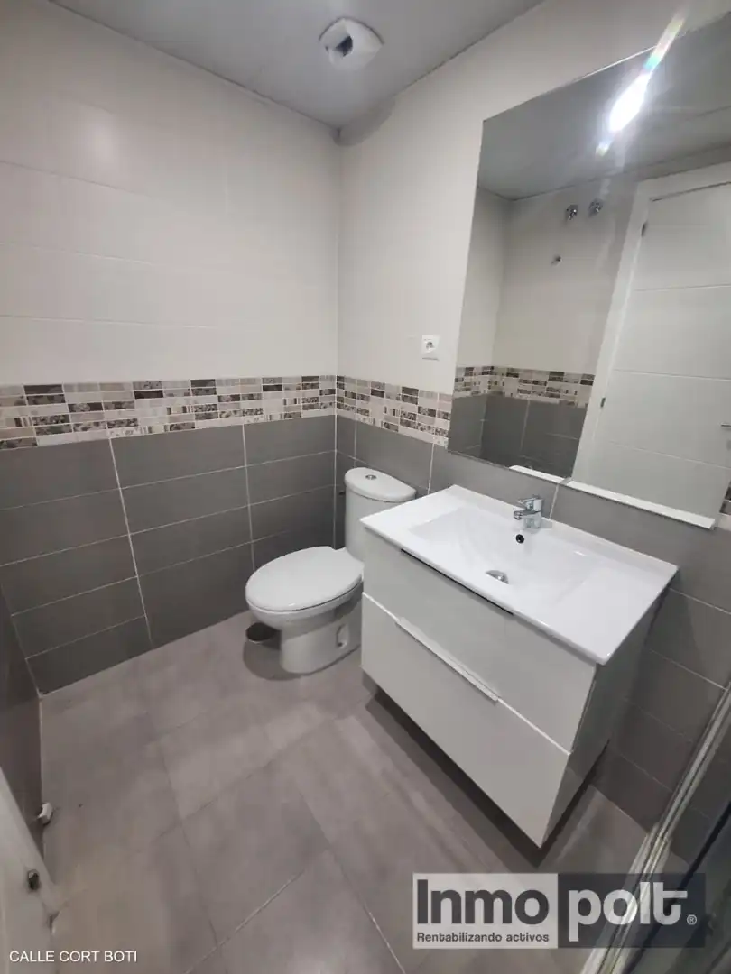 Baño de Piso de alquiler en Madrid con Aire acondicionado, Horno y Lavadora