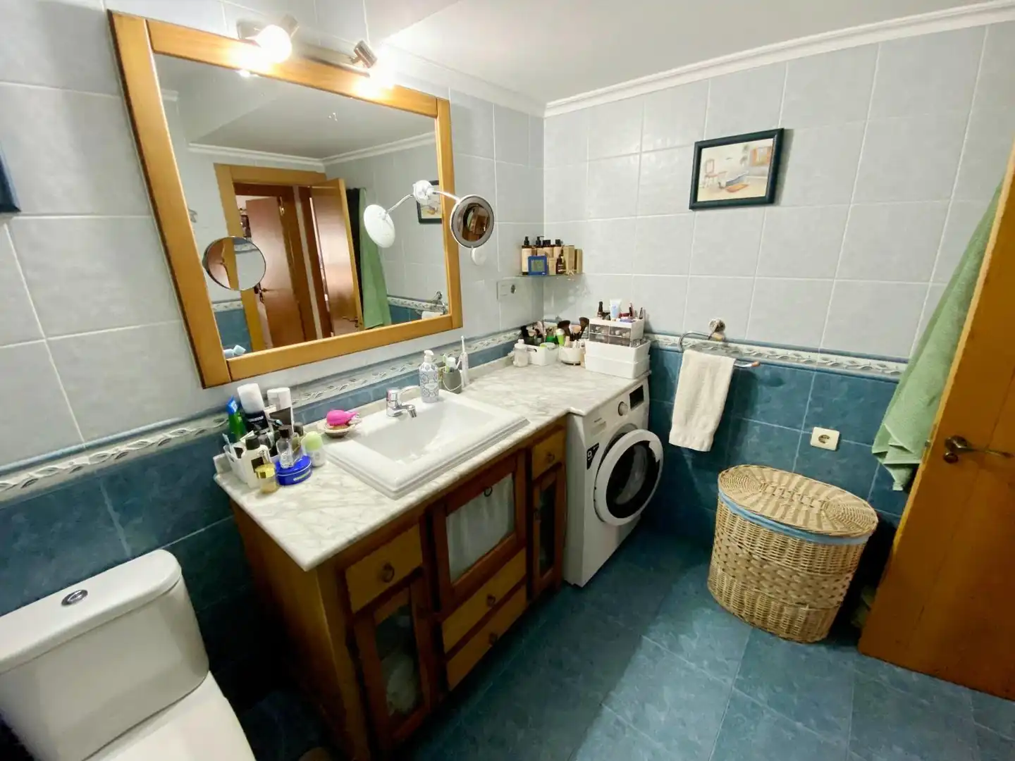 Badezimmer von Wohnung zur Miete in Gijón  mit Heizung, Parkett und Möbliert