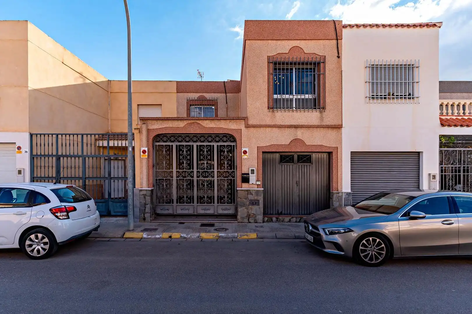 Vista exterior de Casa o xalet en venda en El Ejido amb Terrassa, Moblat i Balcó
