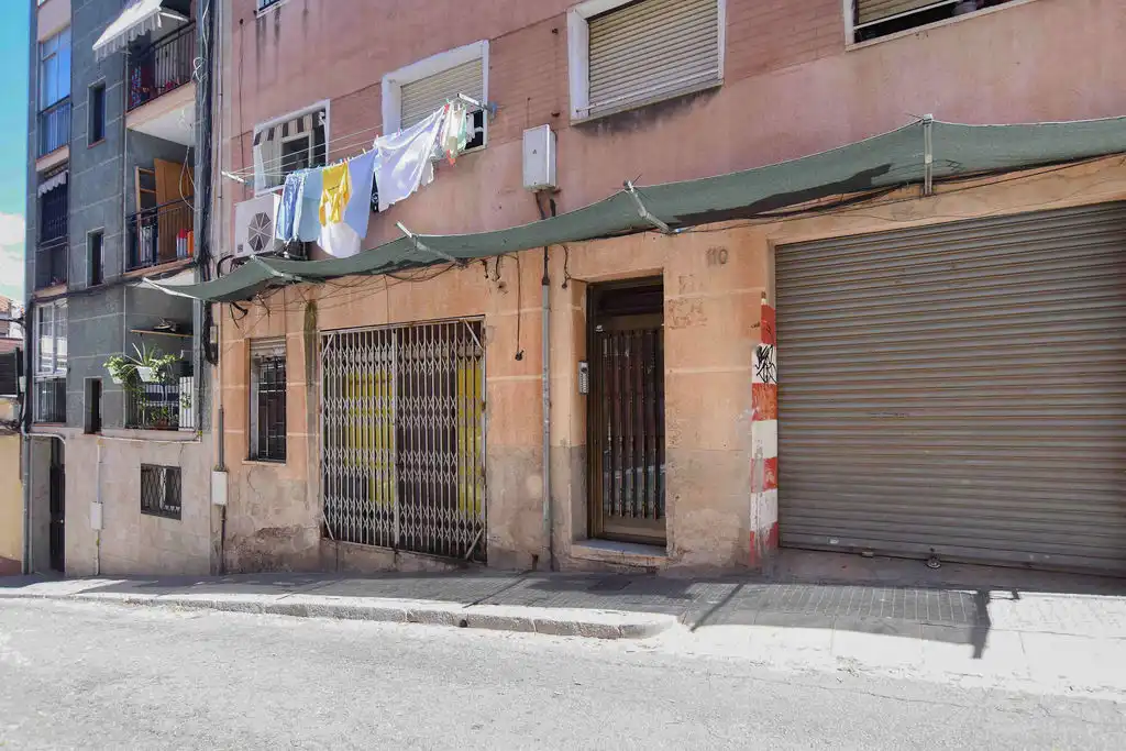 Außenansicht von Wohnung zum Verkauf in Santa Coloma de Gramenet