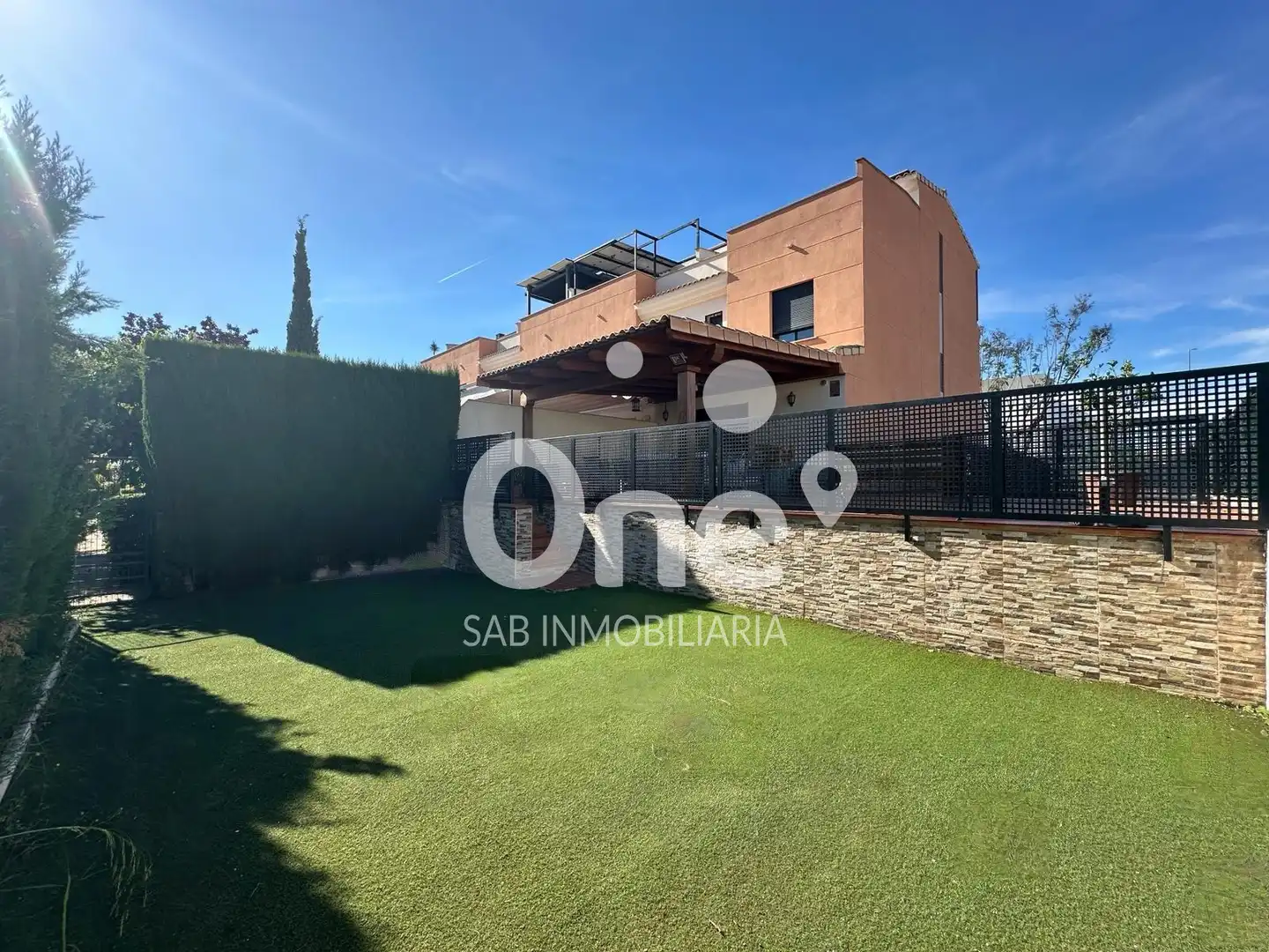 Garten von Einfamilien-Reihenhaus zum Verkauf in San Antonio de Benagéber mit Klimaanlage, Heizung und Privatgarten