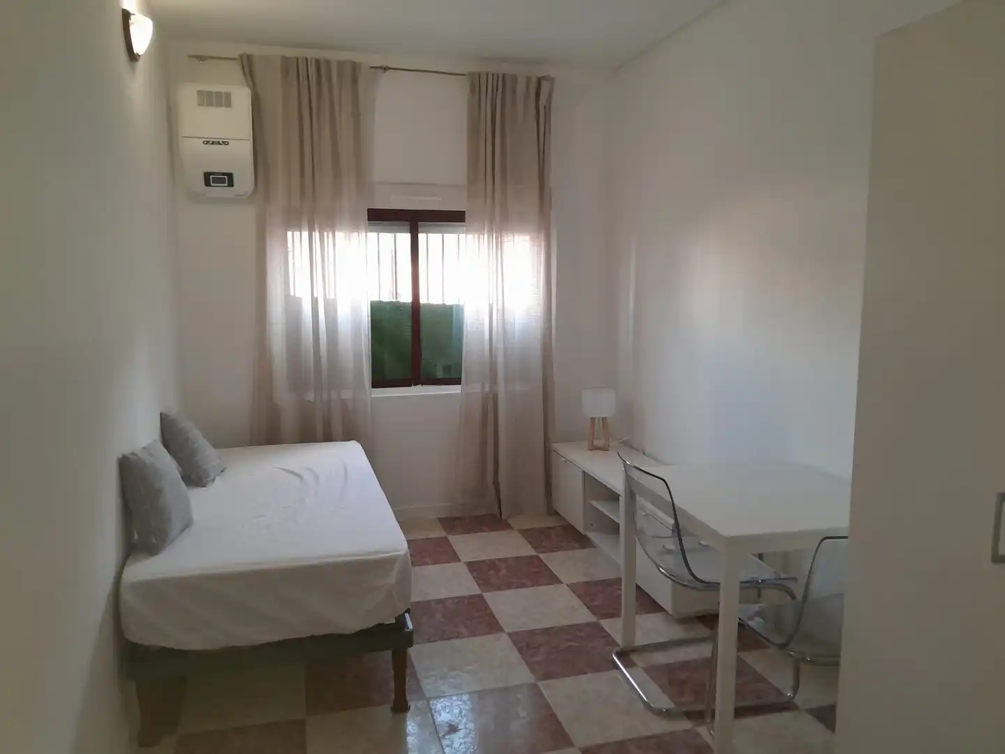 Bedroom of Study for rent in Madrid  with Furnished