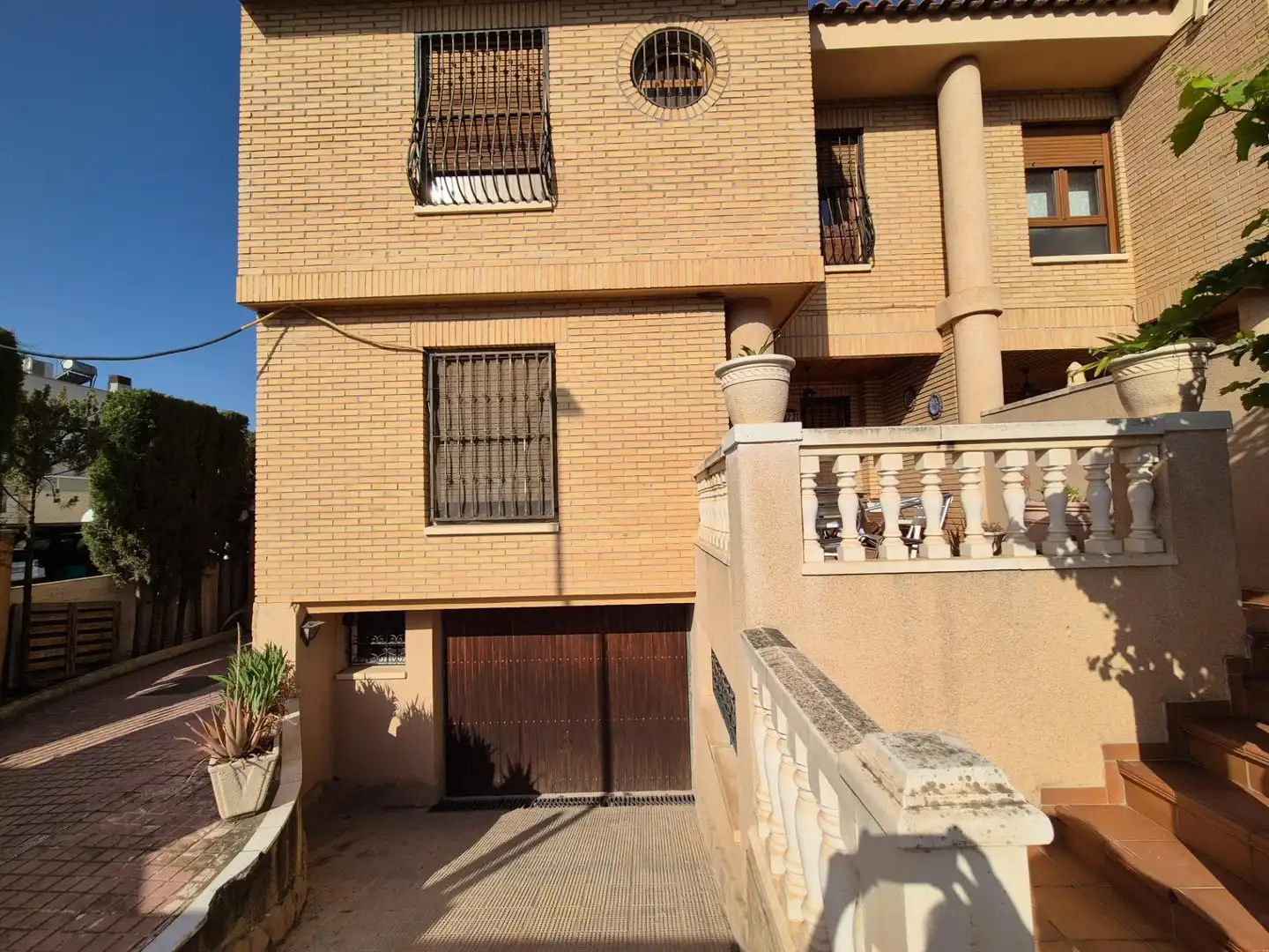 Vista exterior de Casa o xalet en venda en Petrer amb Calefacció, Jardí privat i Terrassa