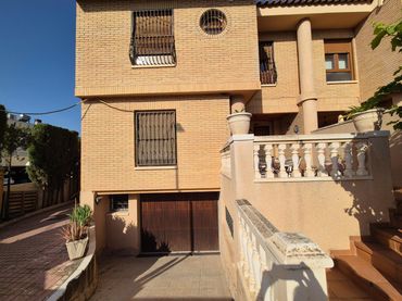 Bungalow con piscina en venta en Petrer
