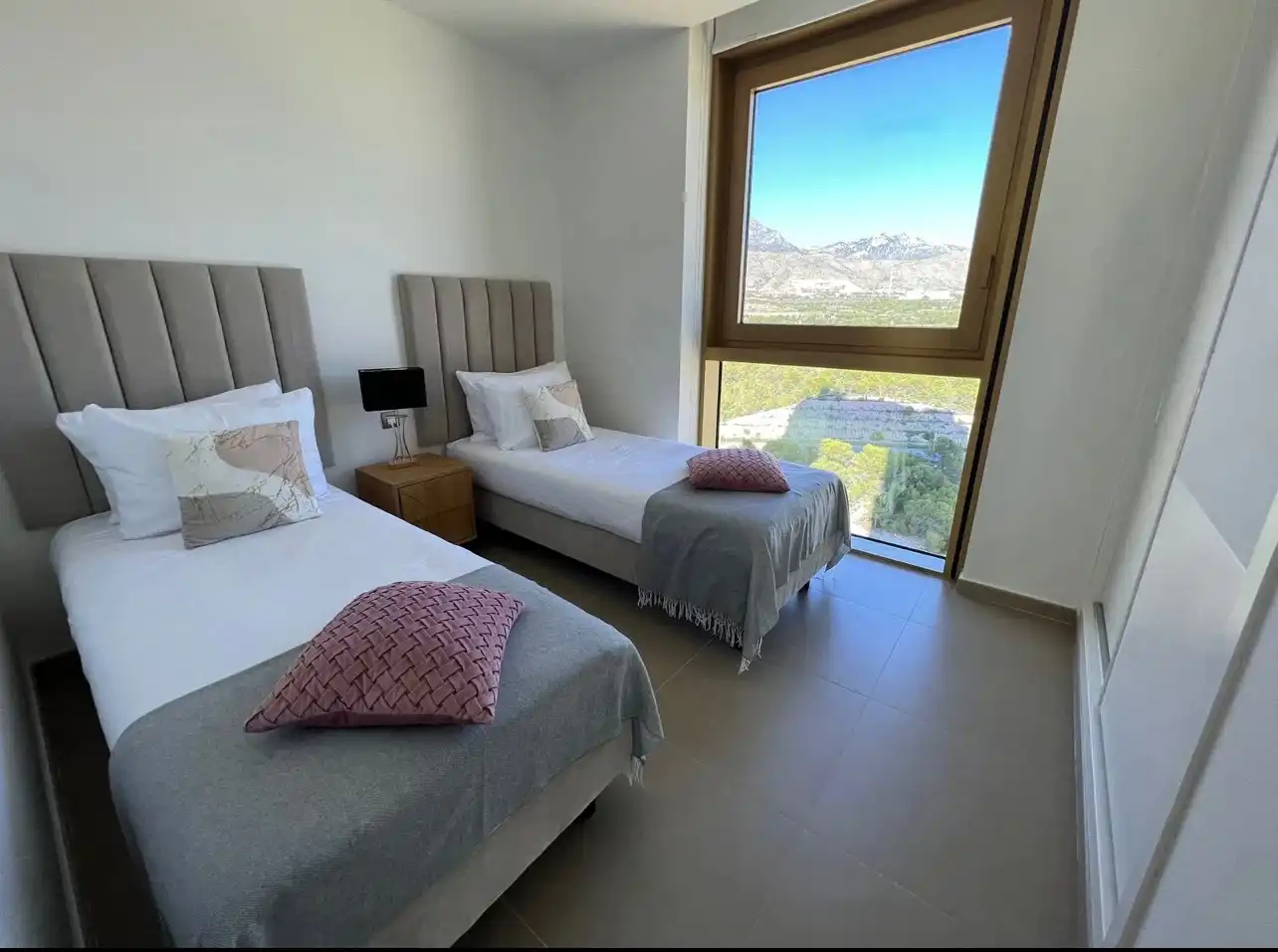 Bedroom of Flat for rent in Benidorm  with Furnished, TV and Balcony