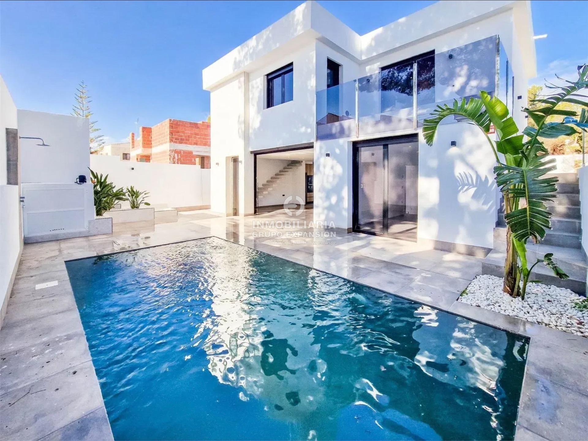 Swimming pool of House or chalet for sale in Torrevieja  with Private garden, Terrace and Swimming Pool