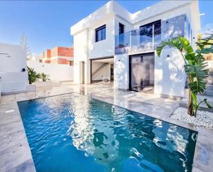 Piscina de Casa o xalet en venda en Torrevieja amb Jardí privat, Terrassa i Piscina