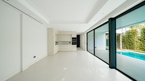 Exclusiva Villa Moderna en la Milla de Oro – A solo 100 metros de la playa y a un paso de Puerto Banús, imatge 2