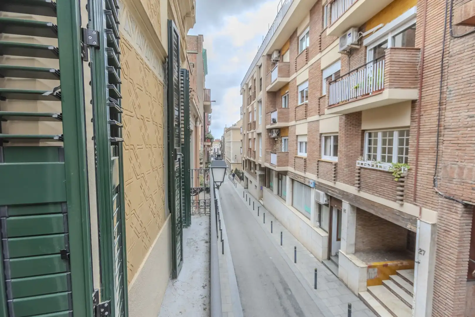 Vista exterior de Casa adosada en venta en Barcelona con Parquet y Terraza