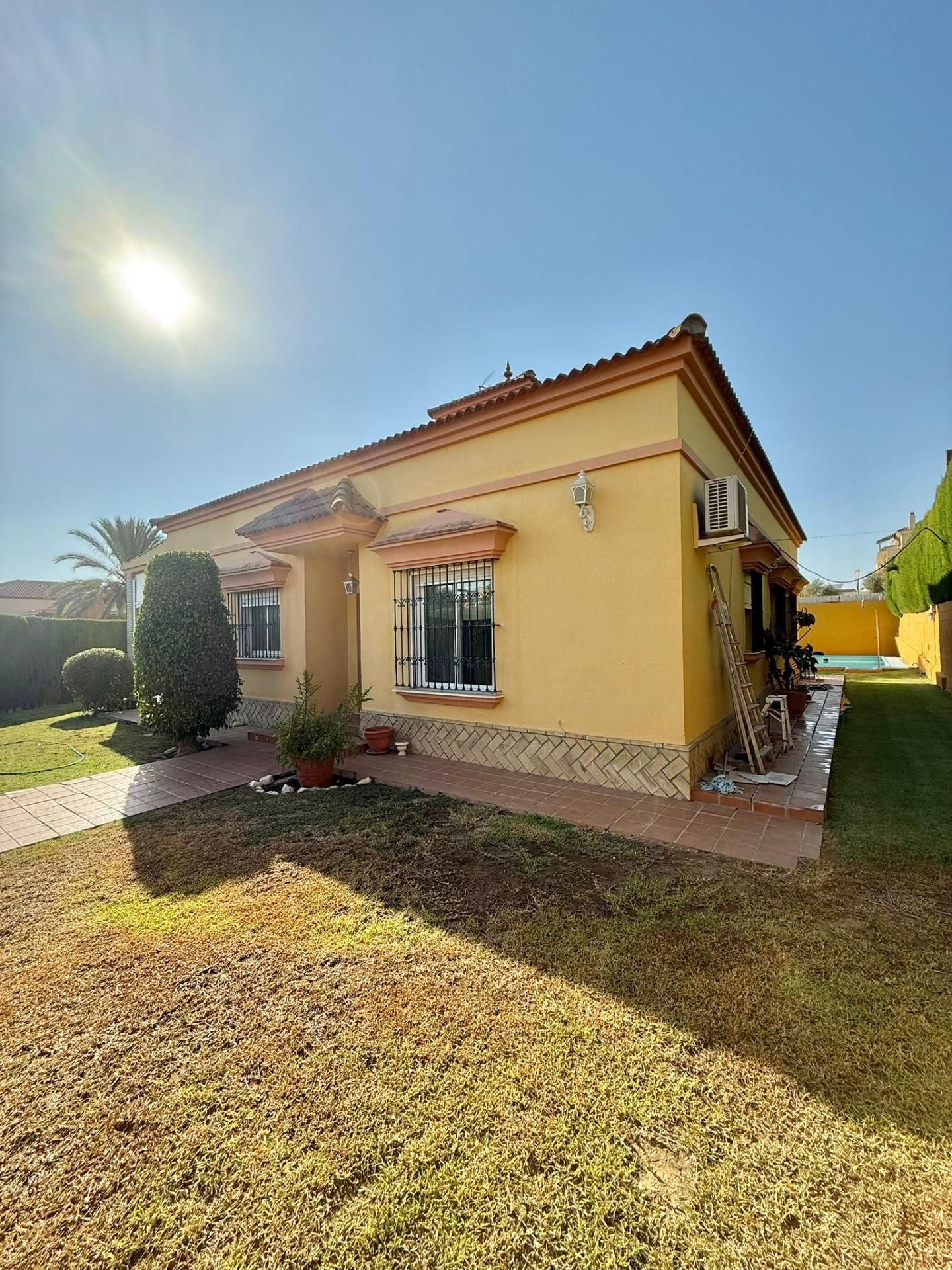 Exterior view of House or chalet for sale in Bormujos  with Heating, Private garden and Storage room