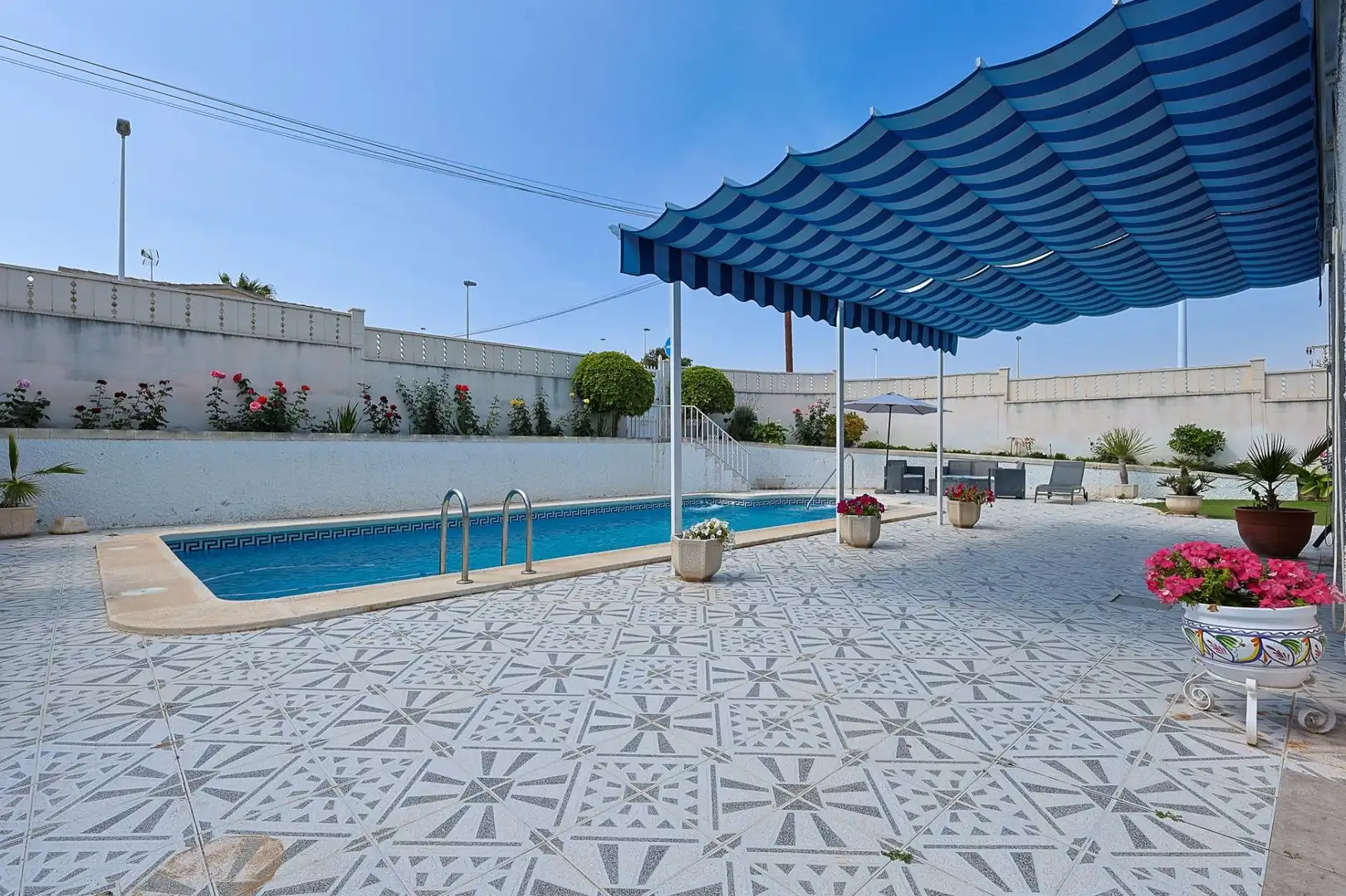 Piscina de Casa o xalet en venda en Elche / Elx amb Jardí privat, Terrassa i Piscina