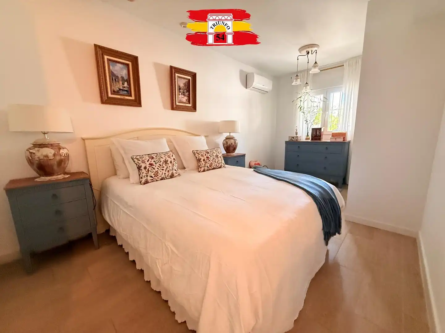 Schlafzimmer von Haus oder Chalet zum Verkauf in Pilar de la Horadada mit Klimaanlage, Privatgarten und Schwimmbad